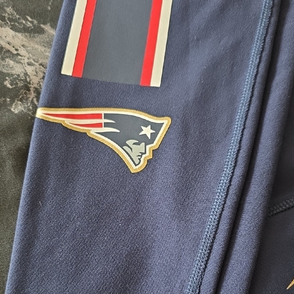 Nike NFL Team Apparel Dri-Fit Patriots Leggings Thick Smooth Textured